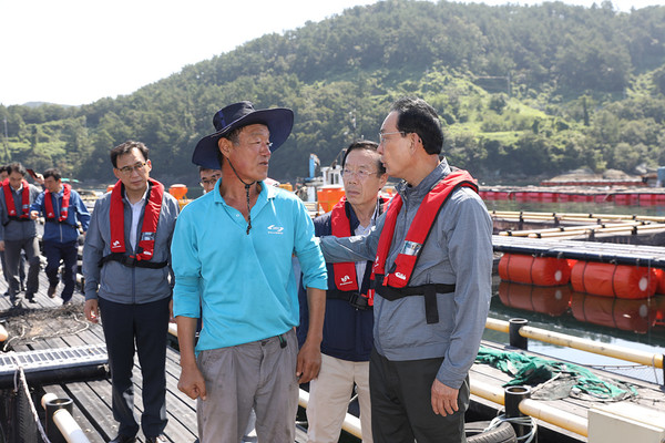 노동진 수협중앙회장이 지난달 25~26일 통영을 고수온 피해 현장을 찾아 어업인들을 격려했다.