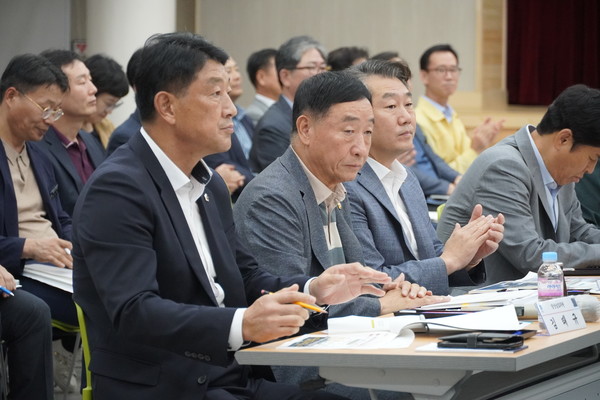 김태규 도의원은 한산대첩교를 연계한 한산도 개발사업의 미비점을 언급, 한산도 내 부속 섬에 대한 섬 개발 계획 수립도 주문했다.