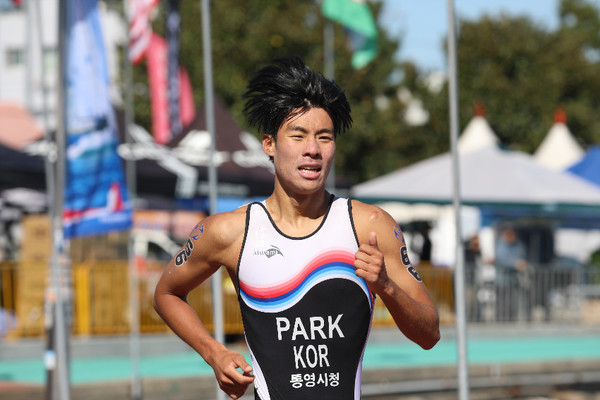 통영시청 소속 박찬욱 선수가 엘리트 경기에 참가해 53분 26초를 기록하며 49위에 랭크됐다.