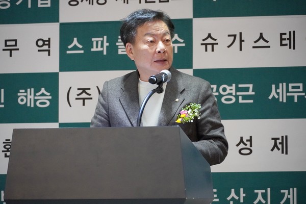 골프경력 35년을 자랑하는 안휘준 통영시체육회장. 