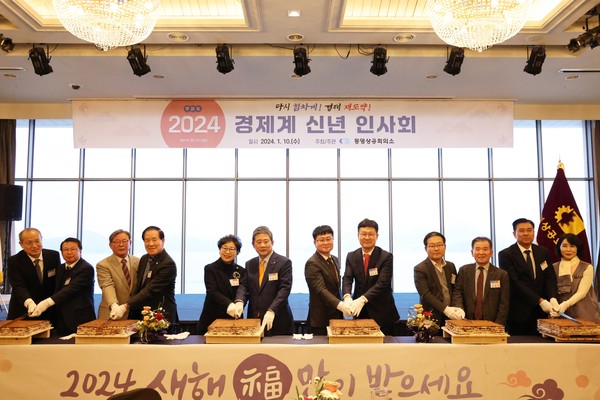 통영상공회의소(회장 이상석, 이하 통영상의)가 10일 통영스탠포드호텔에서 2024년 경제계 신년 인사회를 개최했다.