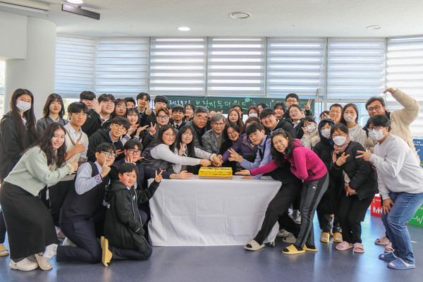 통영시지속가능발전교육재단(통영RCE)은 통영 청소년의 세상 탐방을 앞두고 제15기 브릿지투더월드 출정식을 13일 통영RCE세자트라센터 개최했다. 