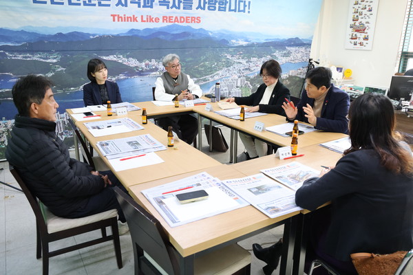 한산신문은 지난 15일 한산신문 회의실에서 2024년 제1차 독자자문회의를 개최했다.